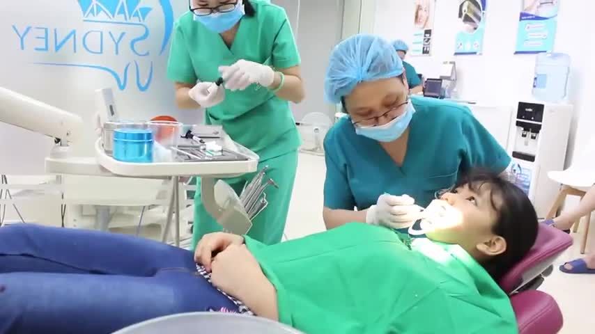 NHỮNG TÍNH NĂNG TỪ NIỀNG RĂNG MẮC CÀI KIM LOẠI