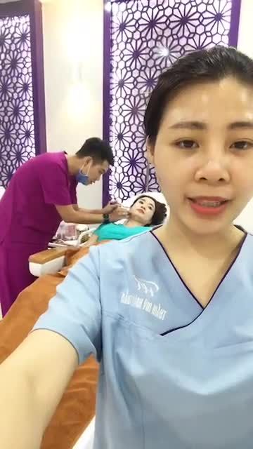 "Hô biến" khuôn mặt CHỮ ĐIỀN hoá VLINE trong giây lát với TIÊM BOTOX