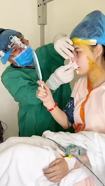 BIẾN ĐỔI MŨI NGẮN HẾCH THÀNH MŨI CAO XINH ẤN TƯỢNG thay đổi cả gương mặt