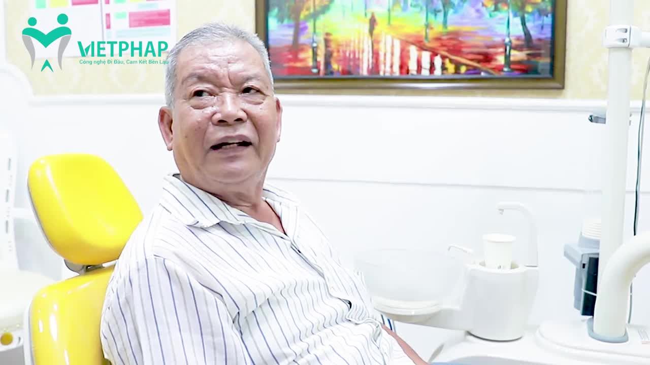 Tình trạng ban đầu: Khách hàng mất răng toàn hàm, sử dụng hàm tháo lắp