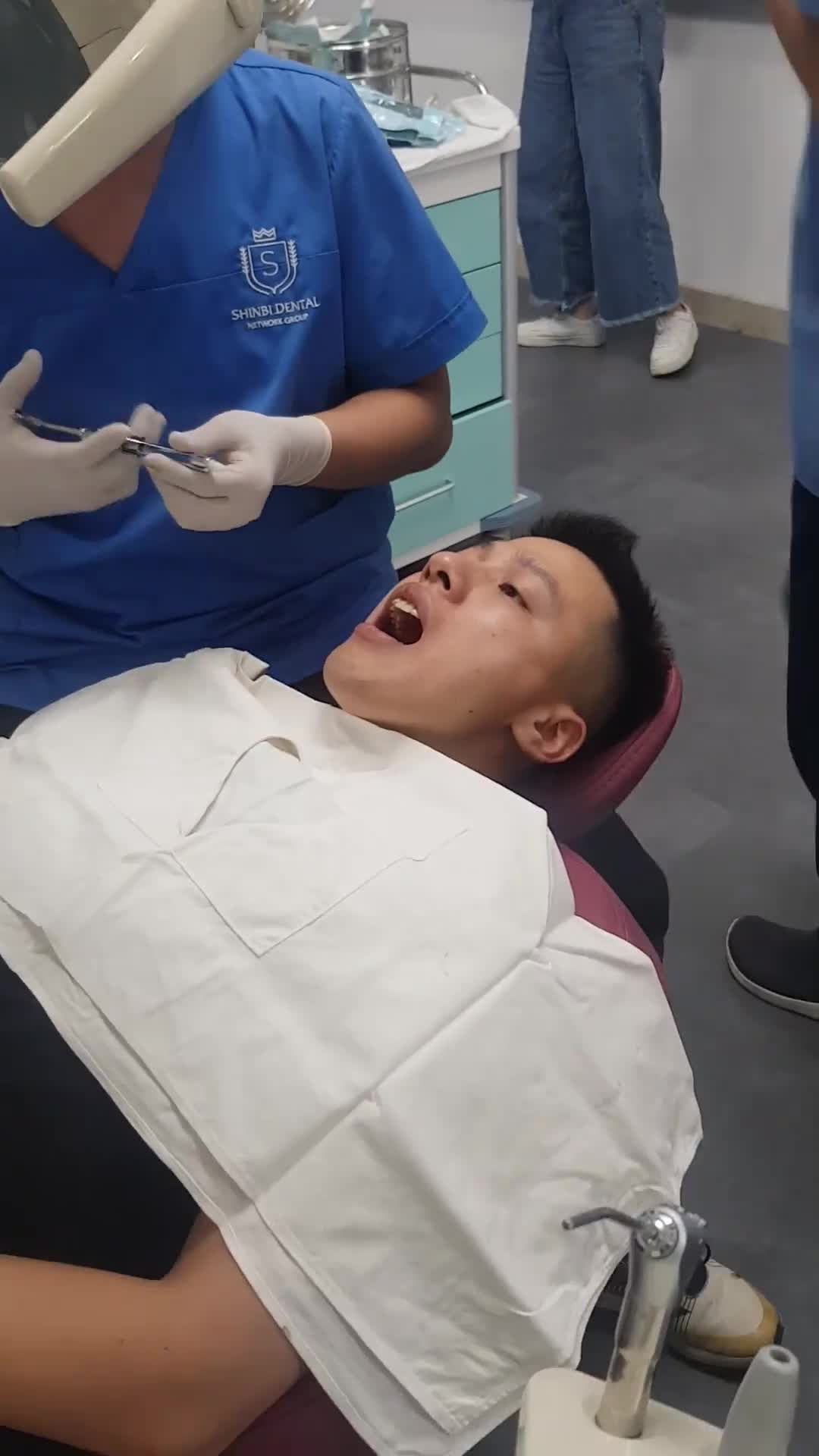 Xử lý nhanh gọn nhẹ 2 răng 8 mọc ngả nghiêng!!! Khách hàng: anh Mạnh Cường, sống tại Hà Nội Thực hiện: bác sĩ Hổ