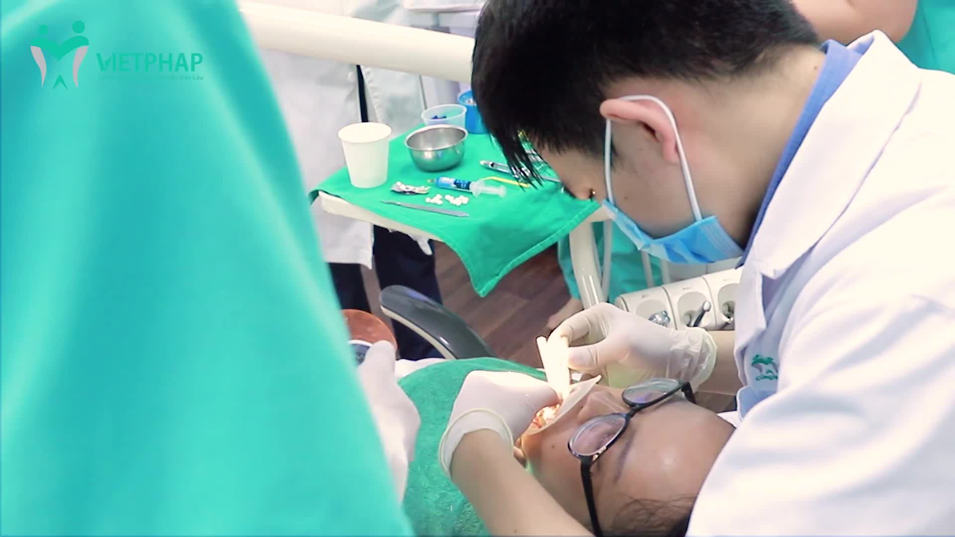 CA LẮP RĂNG SỨ CHO KHÁCH HÀNG