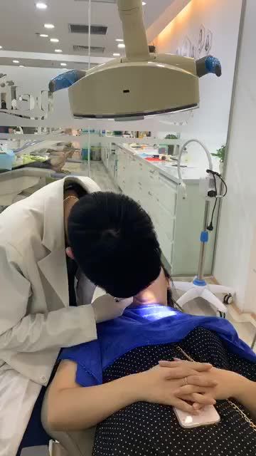 Nhổ răng 8 siêu nhanh tại Delia