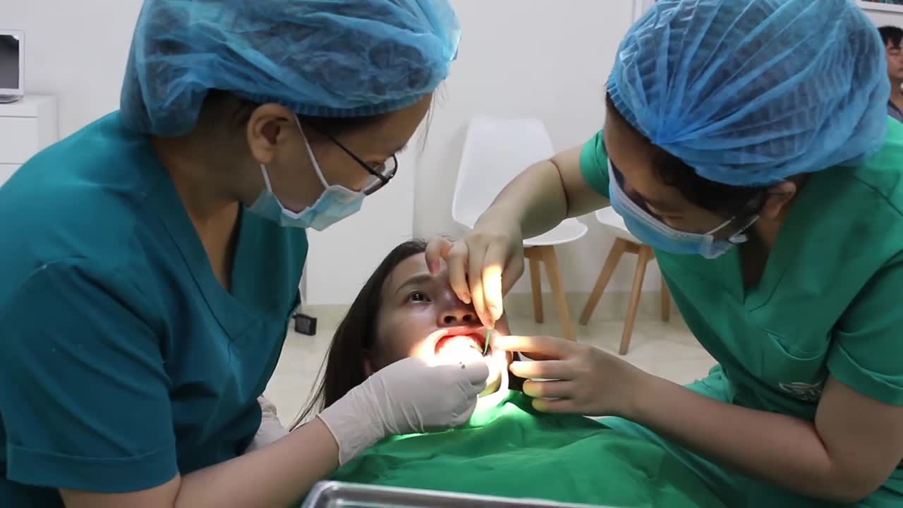 RÚT NGẮN THỜI GIAN NIỀNG RĂNG CÙNG KHÍ CỤ MINIVIS
