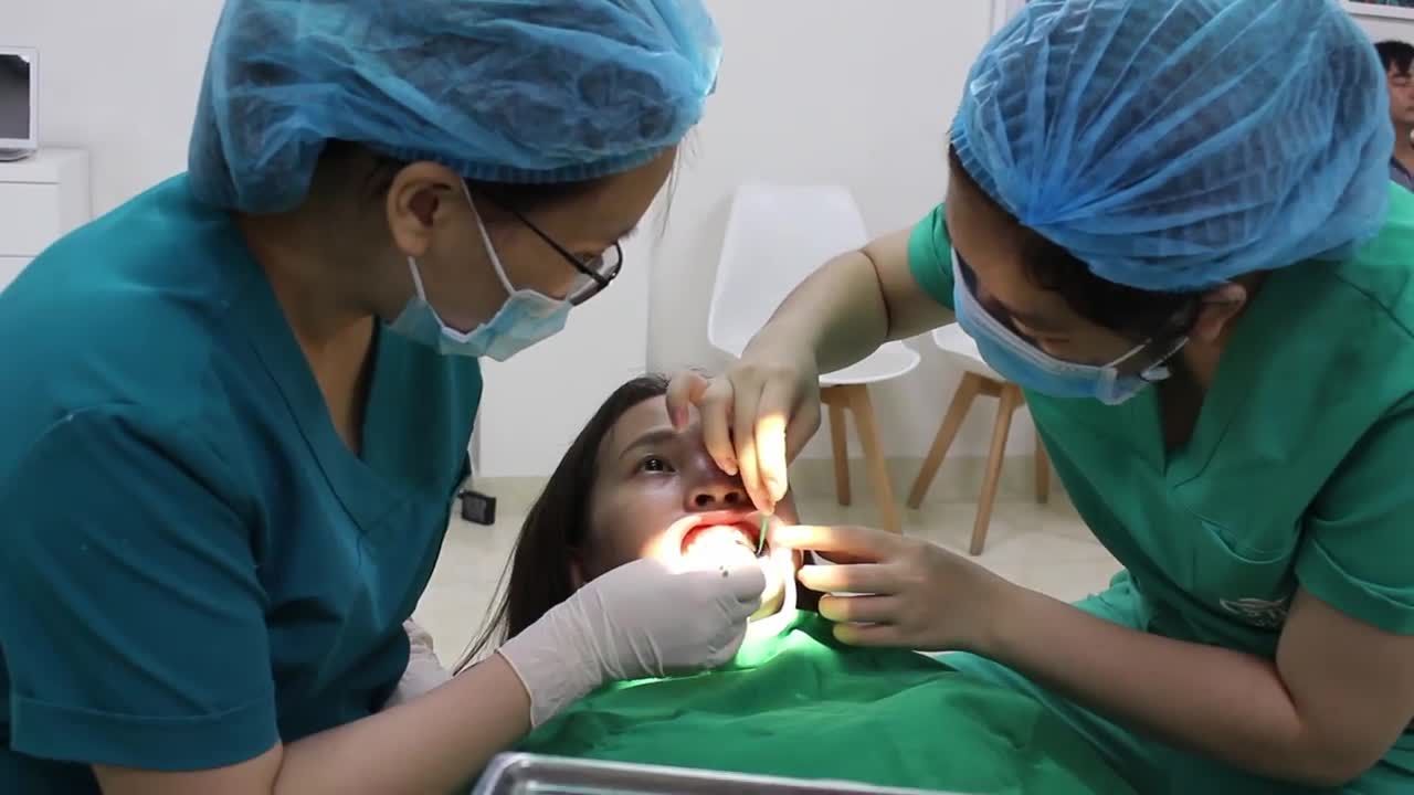 RÚT NGẮN THỜI GIAN NIỀNG RĂNG CÙNG KHÍ CỤ MINIVIS