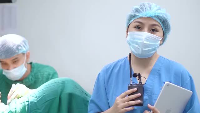 Quá trình thẩm mỹ cô bé của đội ngũ ekip bác sĩ của Thẩm Mỹ Quốc Tế VQ