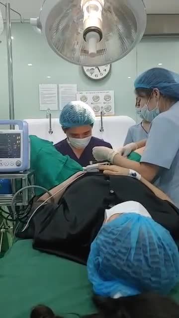 Ca tân trang cô bé thứ 3 trong ngày. Cùng theo giõi nhé các chị em