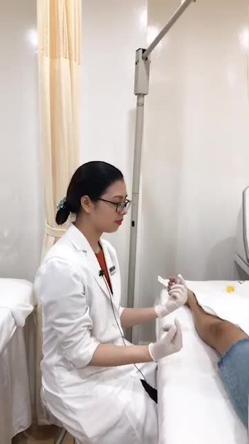SẸO LỒI có làm bạn mất tự tin?