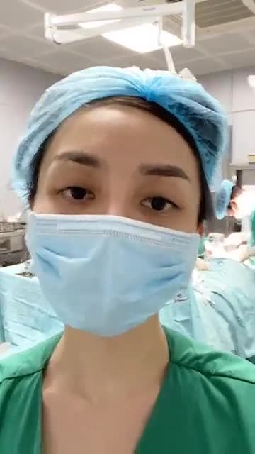 Tìm lại sự tự tin, cải thiện khuôn mặt cân đối hơn cho bạn gái trẻ.