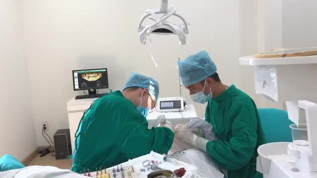 CA CẮM IMPLANT STRAUMENT CỦA KHÁCH HÀNG TẠI SENTOSA