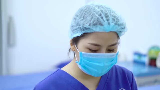 KHÁCH HÀNG TÁI KHÁM SAU KHI NÂNG MŨI TẠI TMQTVQ