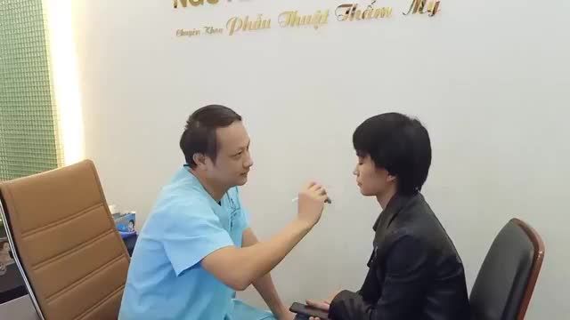 THĂM KHÁM TƯ VẤN MŨI KHÁCH HÀNG TRƯỚC MỖI CA PHẨU THUẬT