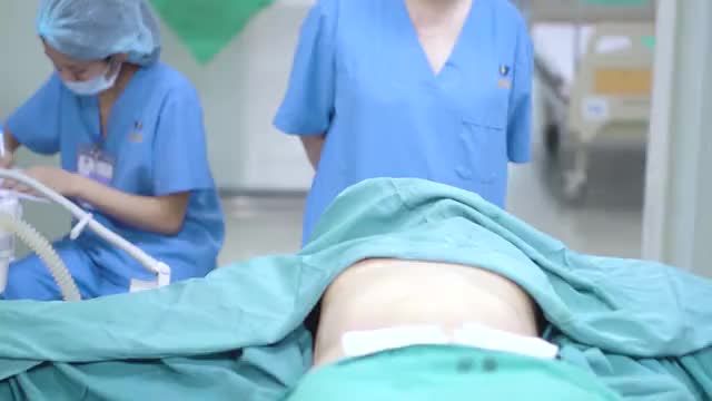 Kết quả hút mỡ ngay trên bàn mổ của đội ngũ bác sĩ cùng ekip của Thẩm Mỹ Quốc Tế VQ