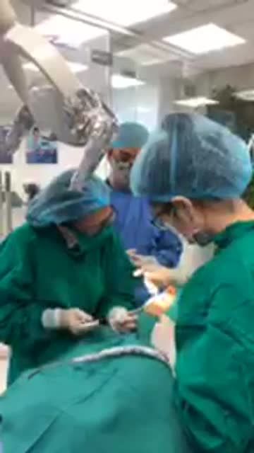 KHÁCH HÀNG HOÀN TOÀN THƯ GIÃN NGAY KHI CẮM IMPLANT