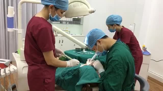 Cấy implant răng số 46 theo phương pháp flapless cho khách hàng tại Nha Khoa Thuỳ Anh