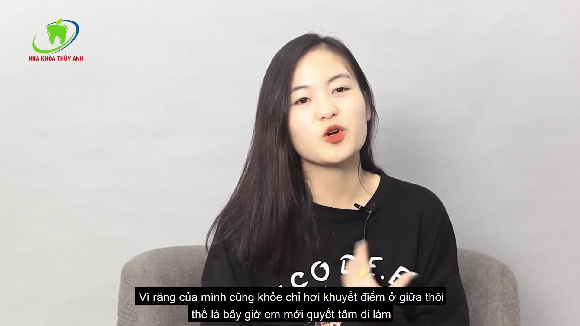 Khách hàng sau khi sử dụng dịch vụ mặt dán sứ veneer đóng khe thưa tại Nha Khoa Thùy Anh.