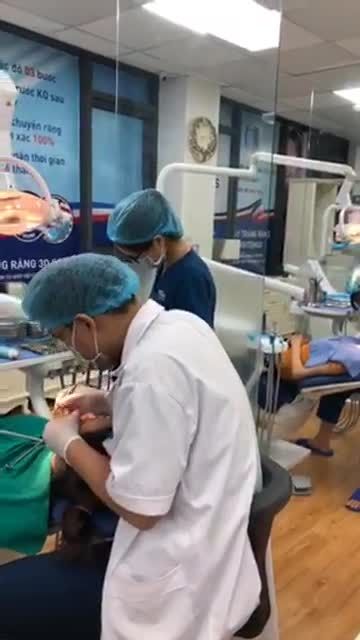 Sinh viên đại học ngoại thương từ Yên Bái lên HN niềng răng