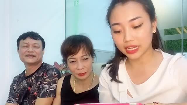 KIẾN TẠO MỸ NHÂN - RŨ BỎ HÀM RĂNG XÁM XỊT DO TETRACYCLIN Khách Hàng của Delia nay đã tự tin cười thật tươi với nụ cười HOÀN MỸ