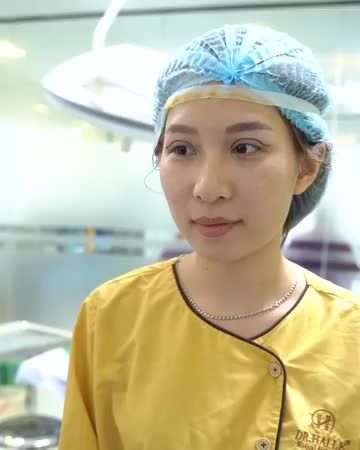 Cận cảnh 1 ca cắt mí vừa mới thực hiện xong, đẹp ngay trên bàn mổ.