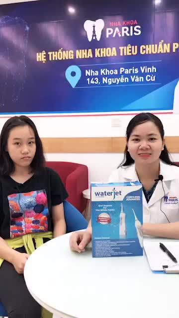 Khách hàng Hà Hồ Thuỳ Linh - tp Vinh là vị khách tiếp thep sử dụng mắc cài và được tặng máy tăm nước tại nha khoa Paris Vinh - Bác sỹ Hải thực hiện