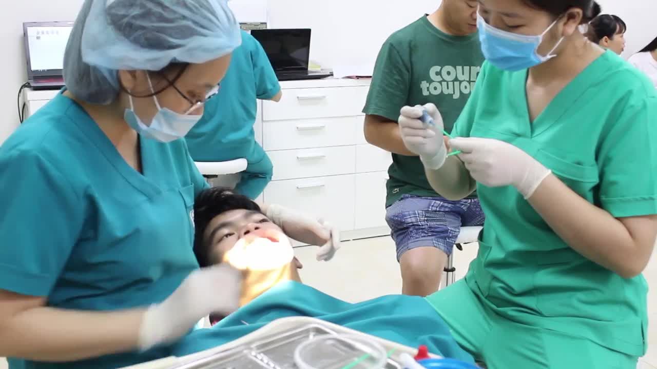 KIÊNG KỊ TRONG NIỀNG RĂNG