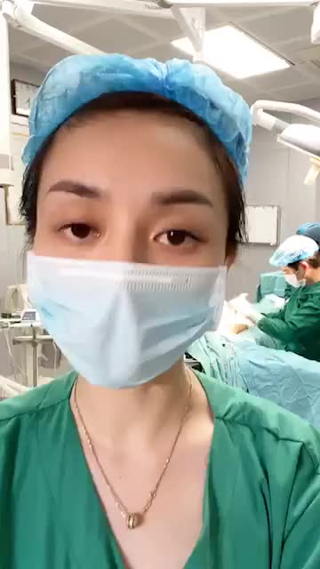 Không khí phòng mổ đại phẫu lúc 16h30