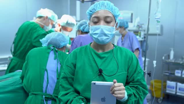 Không khí giữa ca phẫu thuật của Dr Minh Phạm