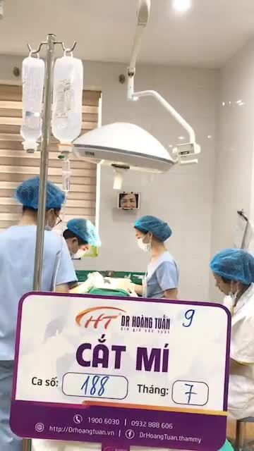 Đầu giờ chiều tiếp tục với 3 ca mí trong đó có 2 ca combo 2 dịch vụ của bác sĩ