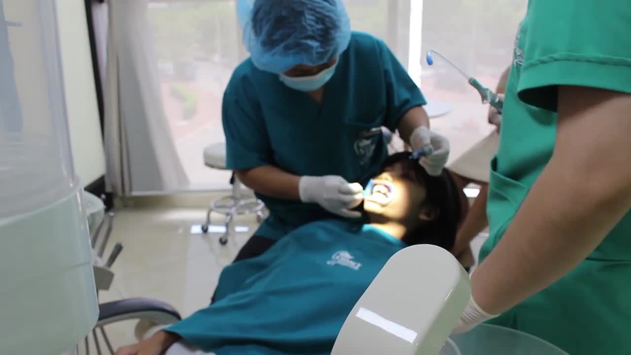 Trăng lên đỉnh núi trăng tròn Niềng xong răng khoẻ lại còn xinh hơn