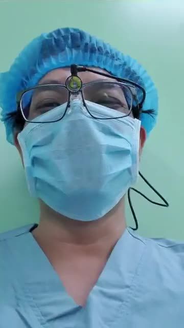 Nâng ngực nội soi chân không