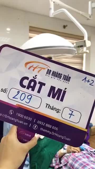 Bác sĩ bắt đầu công việc với 4 bàn tiểu phẫu full cùng với các dịch vụ