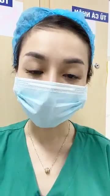 Tình trạng: bụng sổ, sẹo dọc xấu, bà mẹ 2 con kém tự tin.