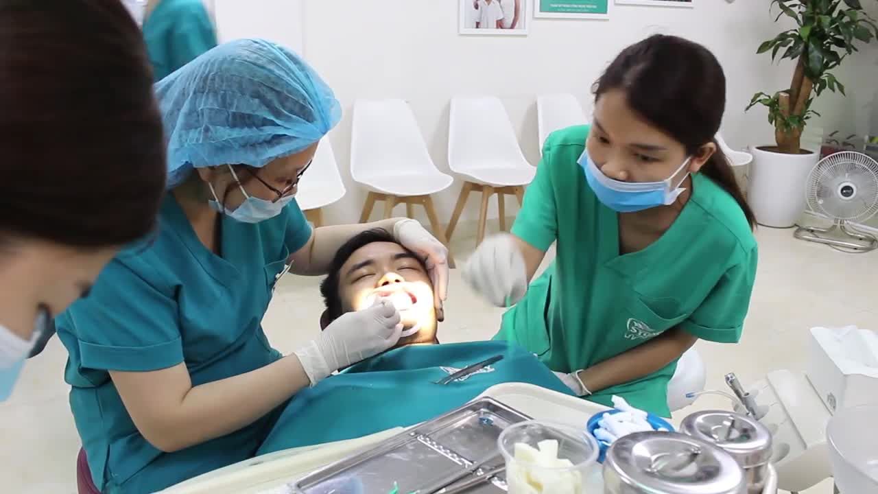 Bạn e ngại khi niềng răng lộ mắc cài xấu xí? Bạn chưa đủ tiền thực hiện Invisalign?