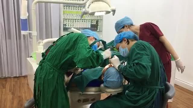 Cấy răng implant , nâng xoang kín râng số 15 cho anh Đức.