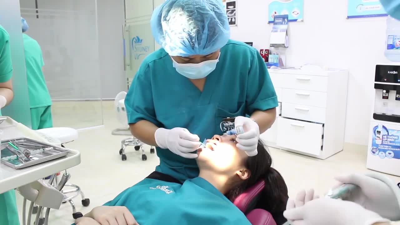 Chị T chia sẻ tình trạng răng của con gái với nha khoa Hà Nội Sydney