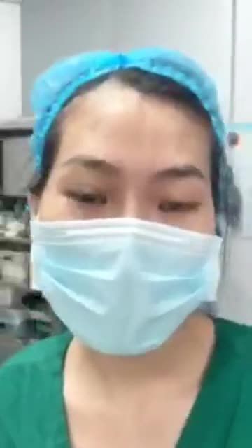 Quá trình tân trang cô bé cho bà mẹ 2 con có tình trạng môi bé tăng sinh cản trở sinh hoạt hàng ngày