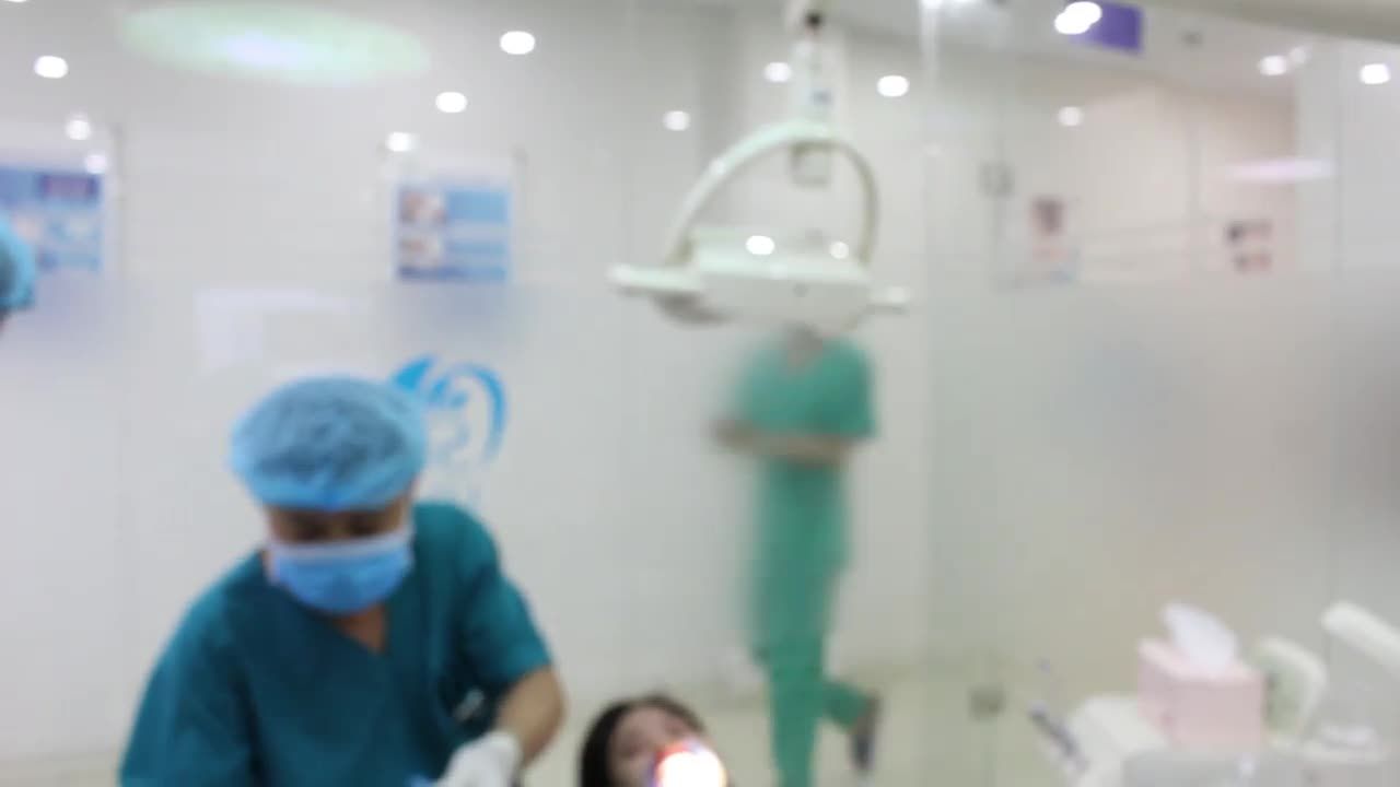4 LÝ DO BẠN NÊN CHỌN NIỀNG RĂNG MẮC CÀI KIM LOẠI
