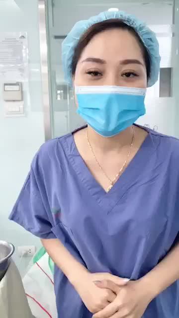 Nâng ngực đặt túi Motiva size 320 cc khách hàng 43 tuổi