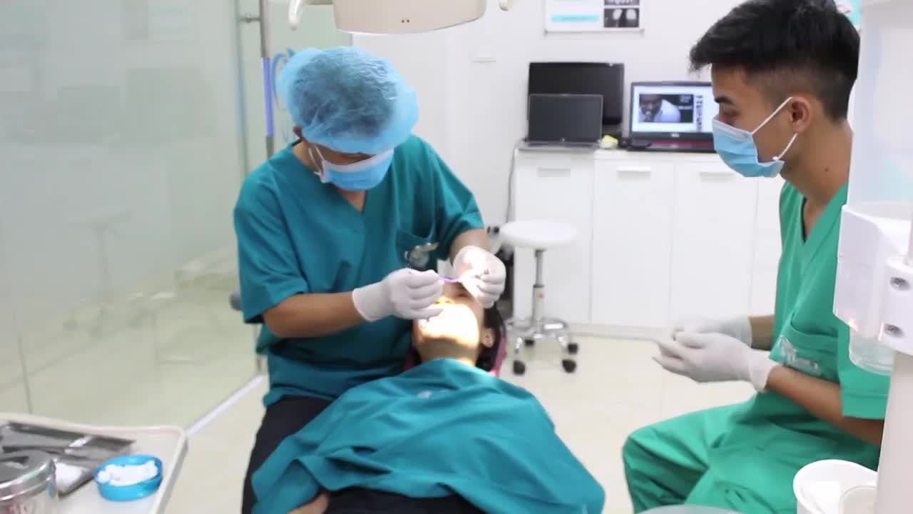 NIỀNG RĂNG KIM LOẠI ĐƯỢC GÌ