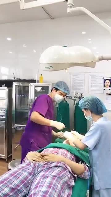 Khách hàng của bác sĩ một khi đã đi làm đẹp là toàn làm combo cùng một lúc