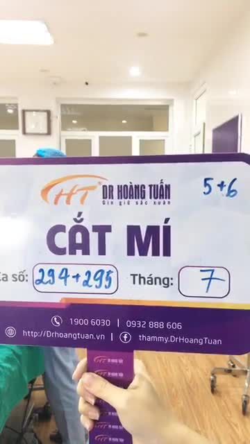 Khách hàng nào đang muốn trẻ hoá toàn diện cho đôi mắt của mình thì xin mời xem livestream này của bác sĩ ạ