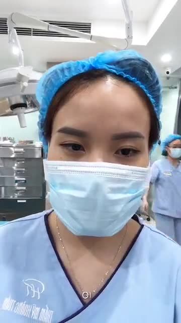 Thêm một ca mũi sửa nữa trong ngày hôm nay của bác sĩ với tình trạng gốc mũi quá cao