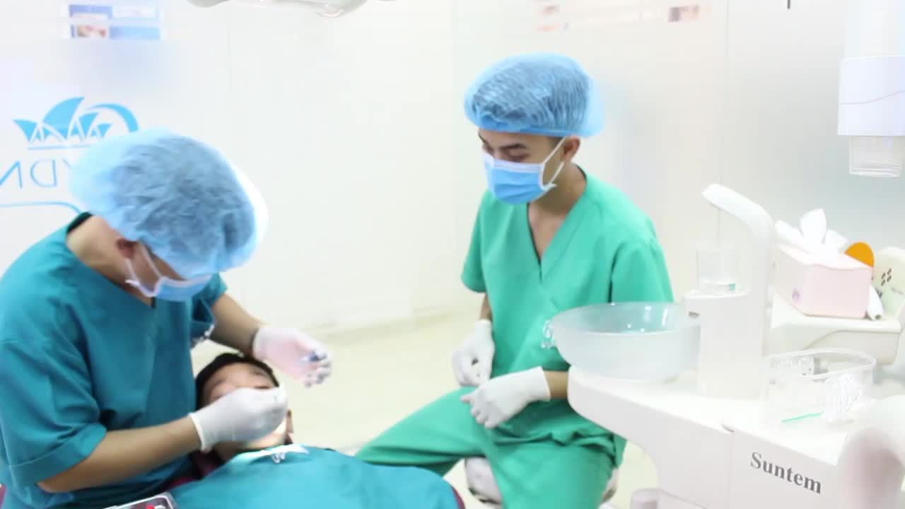 Mắc cài kim loại thông minh hay còn gọi là mắc cài tự buộc