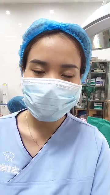 Cận cảnh nếp mí mới thực hiện xong dịch vụ cắt mí, mí tròn đều và không đau chút nào.