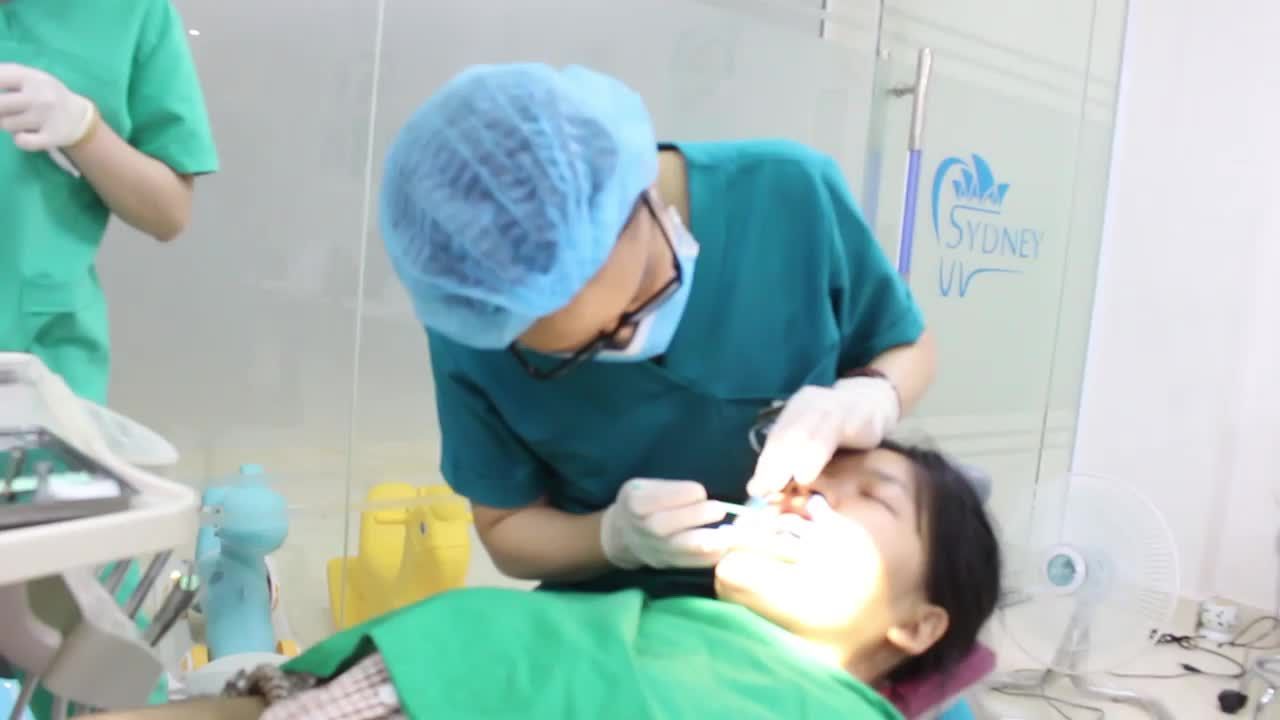 ƯU ĐIỂM CỦA NIỀNG RĂNG MẮC CÀI KIM LOẠI