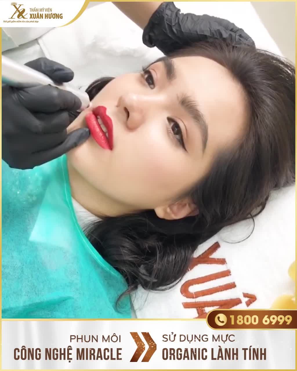 ĐÔI MÔI EM TỰA HOA HỒNG THẮM NỞ NỤ CƯỜI CHÌM ĐẮM TIM AI?