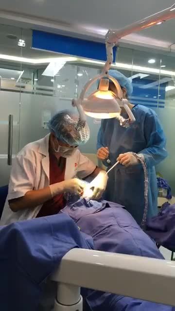 Tại sao phải cắm implant? Hỏi đáp cùng y bác sĩ trực tiếp trên khách hàng đang cắm implant!