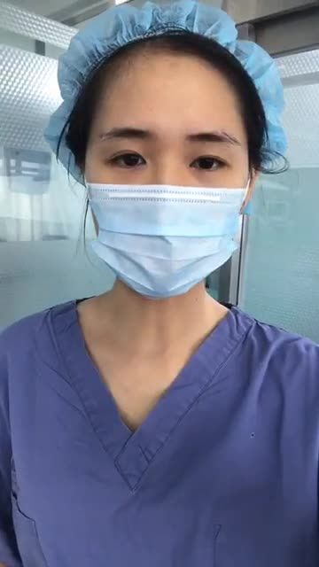 Phẫu thuật nâng V1 size 300 -320 cc khách hàng 37 tuổi