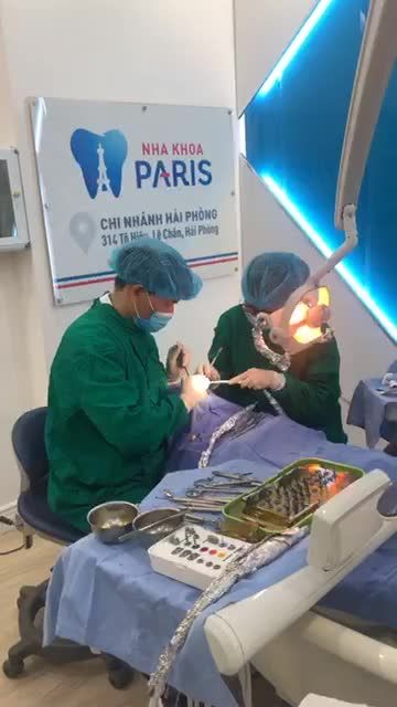 Ngay lúc này tại phòng VIP của Nha khoa Paris Hải Phòng với dịch vụ Phẫu thuật 4 trụ Implant cho khách hàng Đoàn Thị Huyền / 1975 ở Huyện Thuỷ Nguyên - TP Hải Phòng .