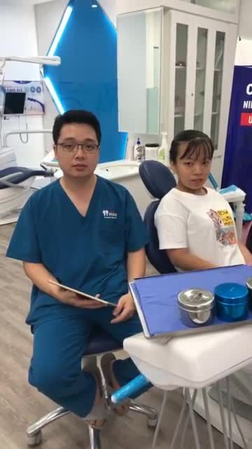 KH Đặng Phương Hoa , sn 2001, Hoàng Mai , cắm 2 trụ IPL DenTại nha khoa Paris Quang Trung - Hà Nội do bs Hiệp thực hiện